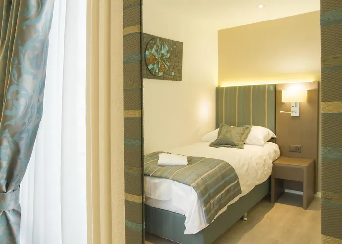 De L'ours 招待所 3*